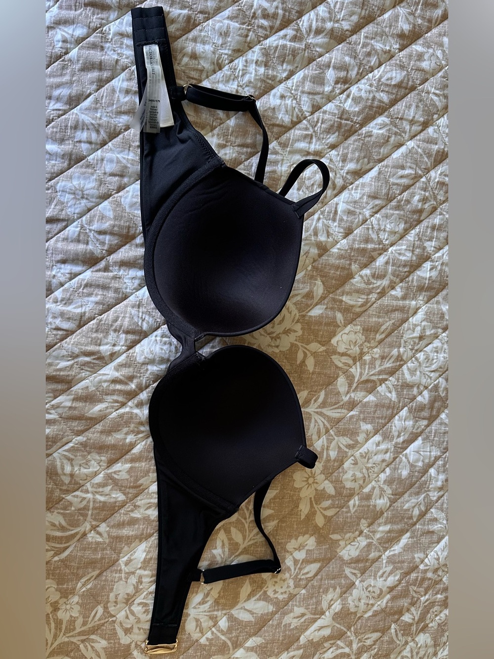 Victoria's Secret Swim Black
Underwire Push-Up Bikini Top
34DD - Picture 4 of 5